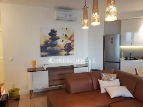 Izdavanje, trosoban stan, 85m², Savski Venac, Beograd - image 3