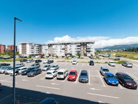 Izdavanje, dvosoban stan, 71m², Tuški Put, Podgorica - image 2