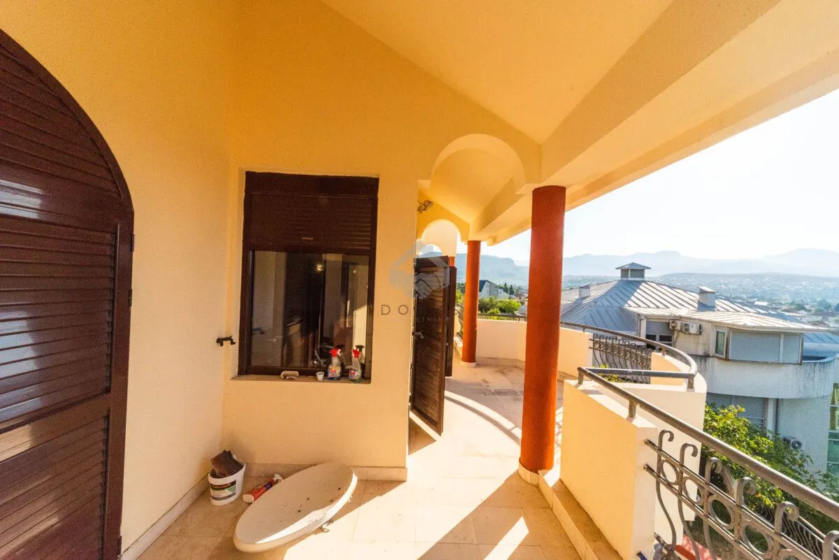 Izdavanje, kuća, 380m², Gorica C, Podgorica