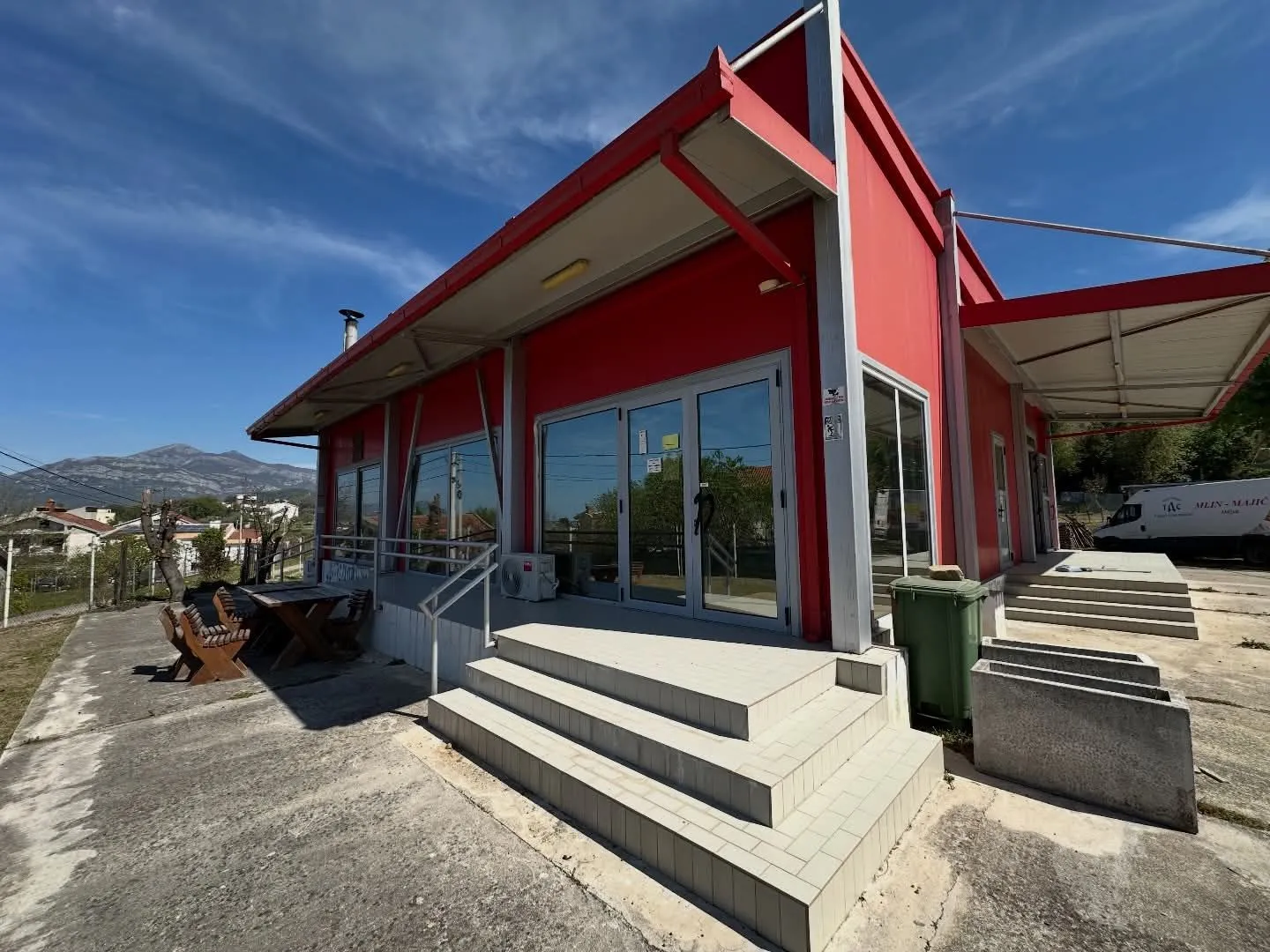 Rent, office space, 182m², Zaljevo, Bar