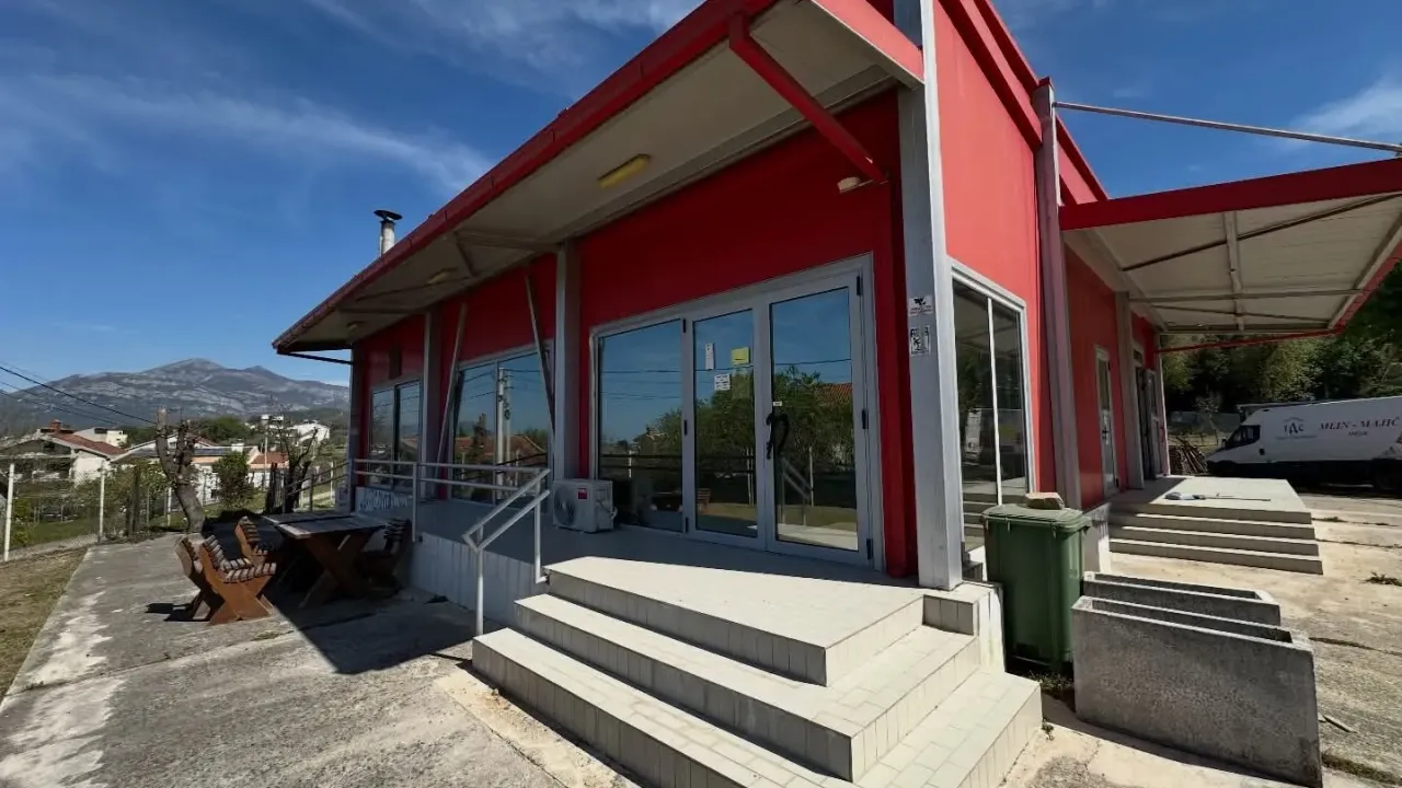 Rent, office space, 182m², Zaljevo, Bar