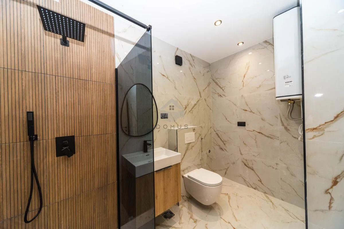Prodaja, kuća, 202m², Tološi, Podgorica