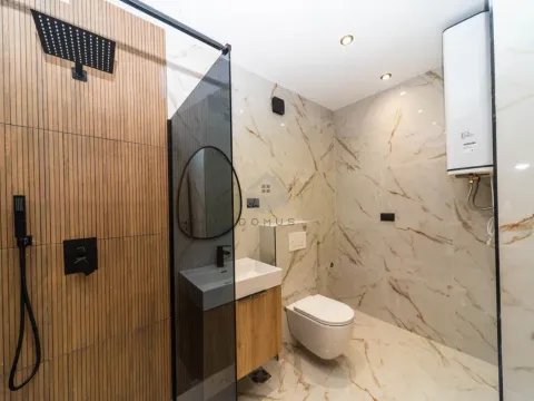 Sale, house, 202m², Tološi, Podgorica - image 20