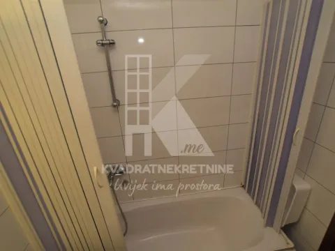 Rent, two bedroom apartment, 75m², City Kvart, Podgorica - image 11