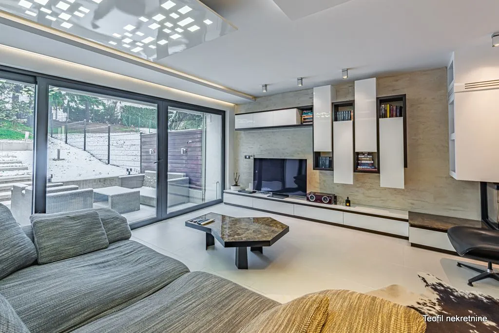Sale, house, 305m², Čukarica, Beograd
