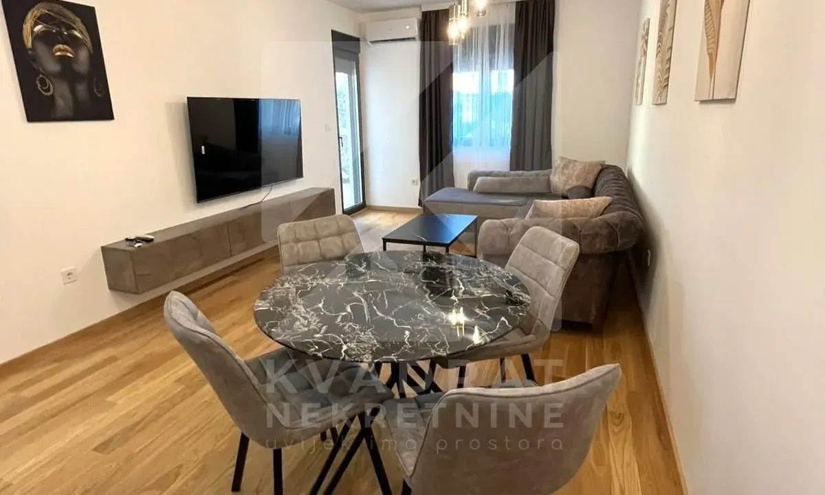 Izdavanje, dvosoban stan, 69m², New City, Podgorica