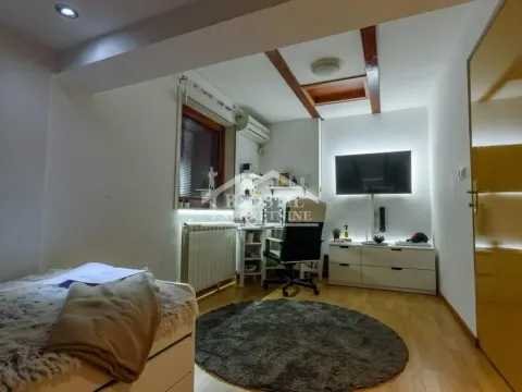 Prodaja, četvorosoban stan, 104m², Stari Grad, Beograd - image 2