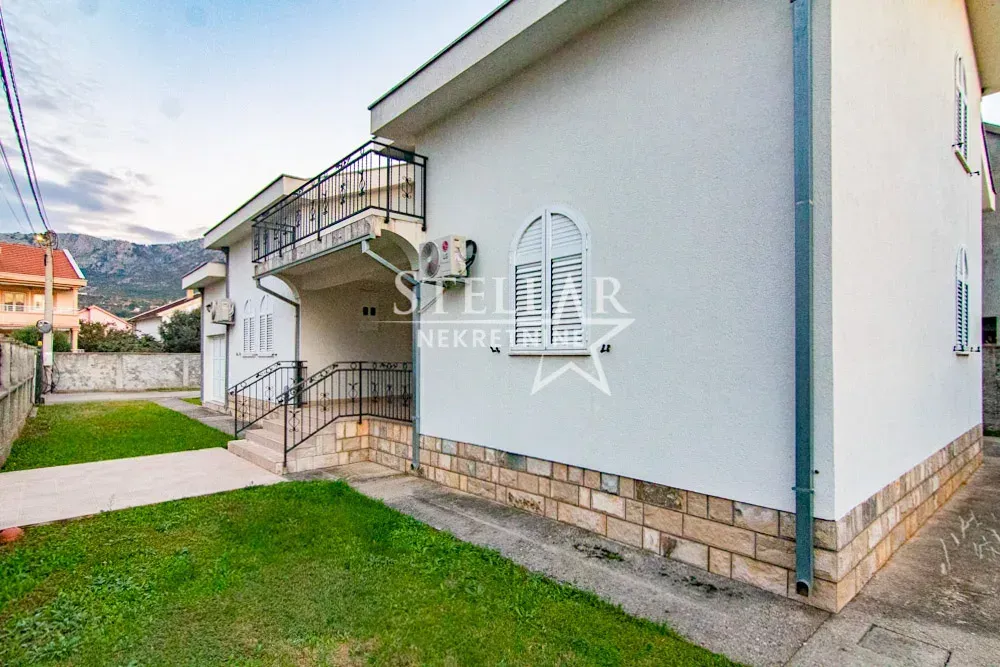 Rent, house, 240m², Zlatica, Podgorica