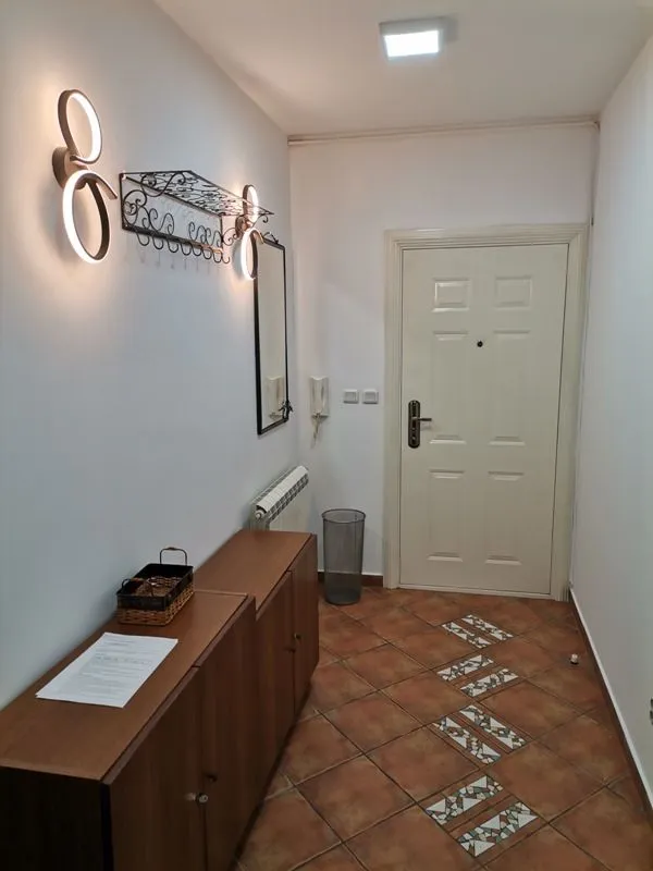 Izdavanje, trosoban stan, 92m², Voždovac Sve Podlokacije, Beograd