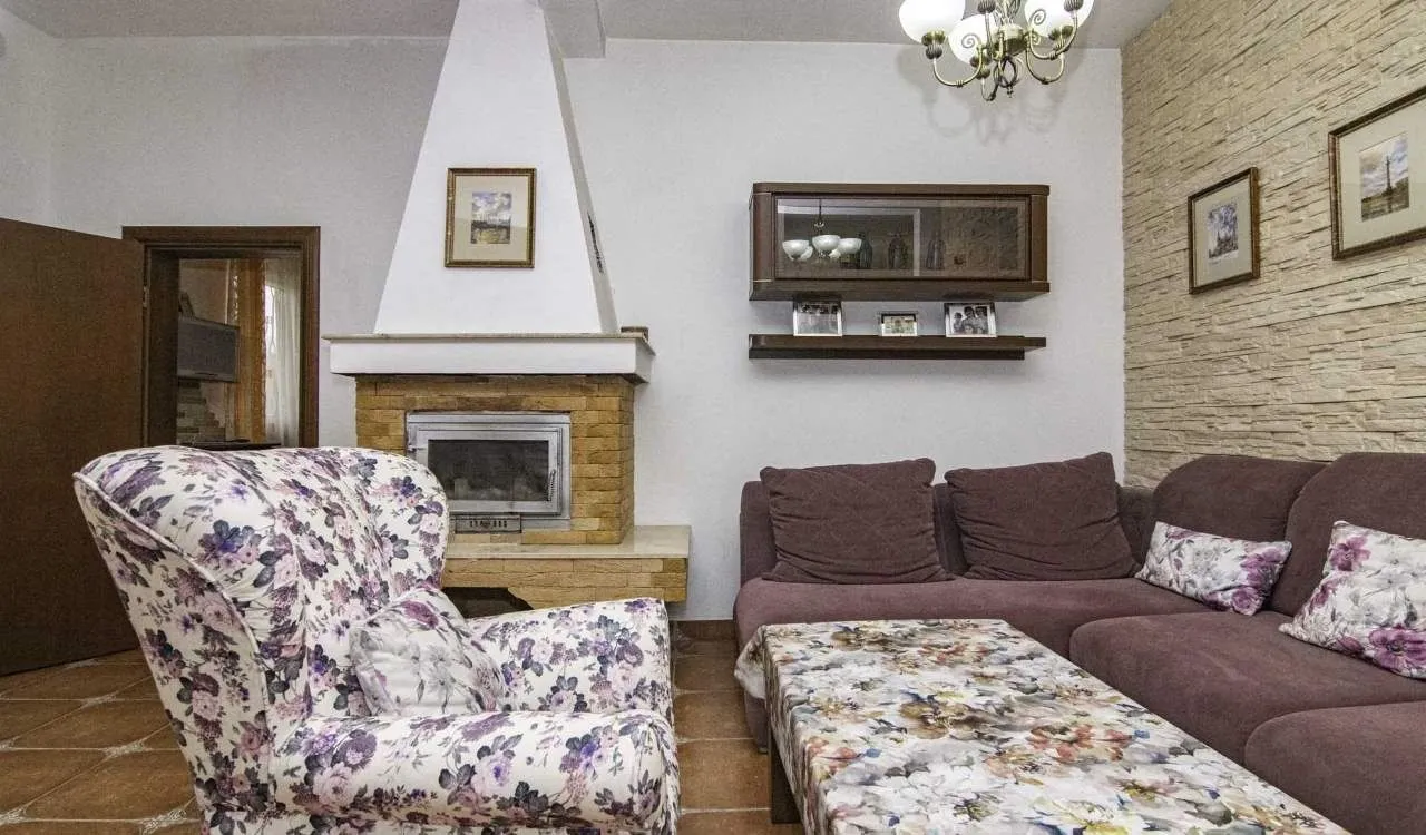 Prodaja, kuća, 400m², Danilovgrad, Crna Gora