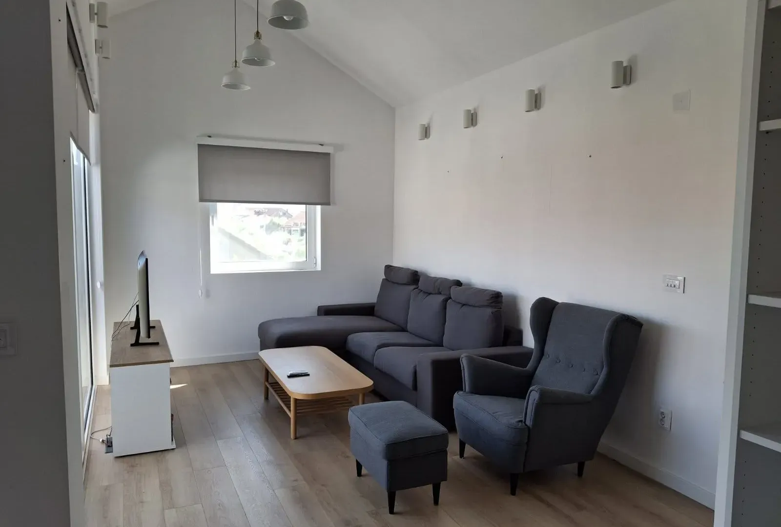 Izdavanje, dvosoban stan, 66m², Centar, Tivat