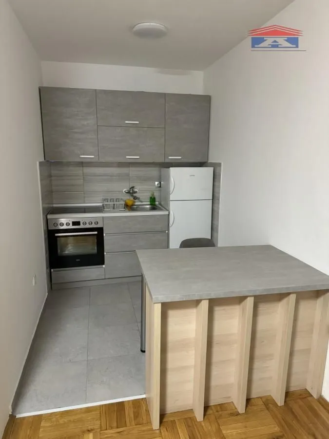 Izdavanje, garsonjera, 25m², Grbavica, Novi Sad Sve Podlokacije