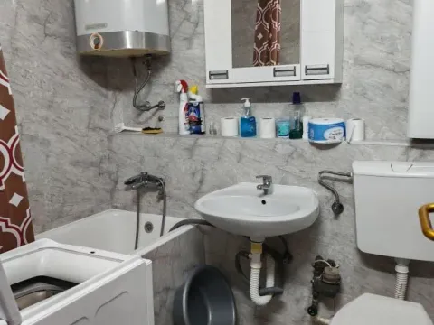 Izdavanje, trosoban stan, 72m², Centar, Kragujevac - image 9