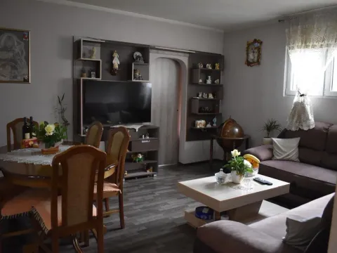 Rent, house, 68m², Škaljari, Kotor - image 6