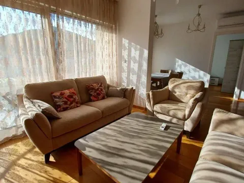 Izdavanje, trosoban stan, 103m², Centar, Budva - image 7