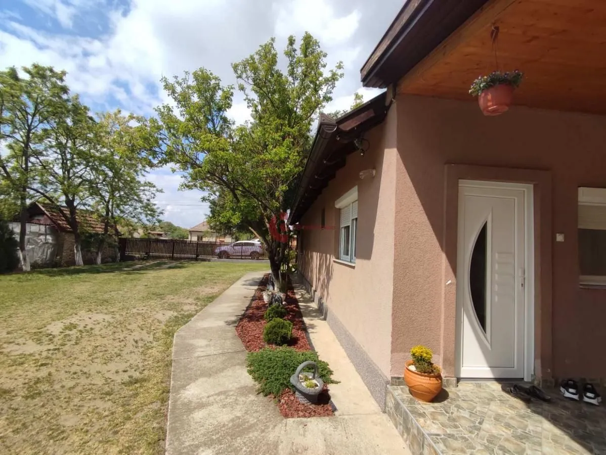 Prodaja, kuća, 313m², Peščara, Subotica