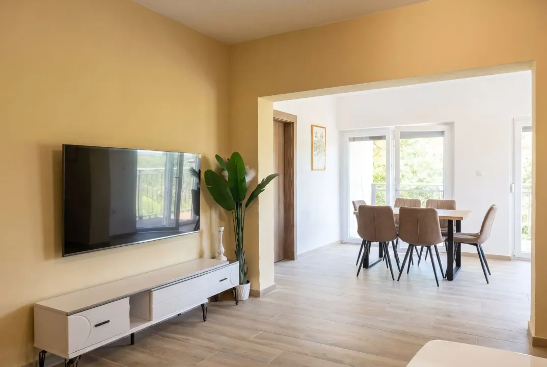 Rent, three bedroom apartment, 90m², Bečići, Budva