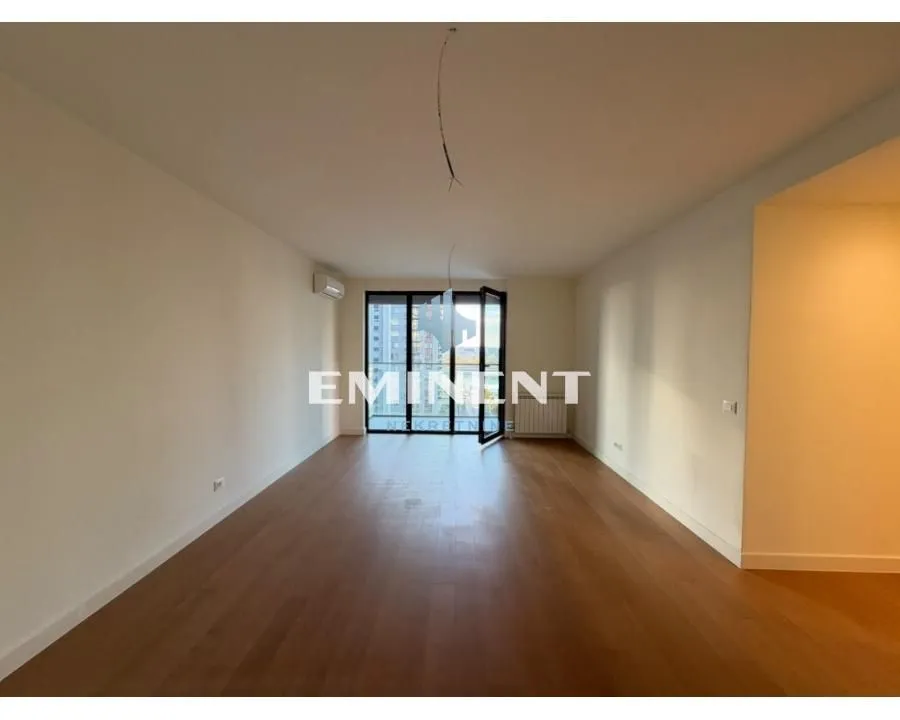 Izdavanje, četvorosoban stan, 111m², Savski Venac, Beograd