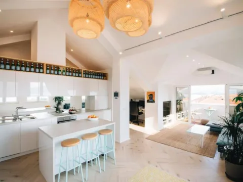 Prodaja, dvosoban stan, 93m², Centar, Tivat