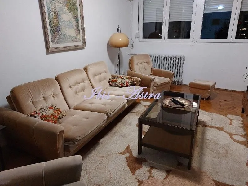 Izdavanje, trosoban stan, 68m², Novi Beograd Blok 1 Fontana, Novi Beograd Sve Podlokacije