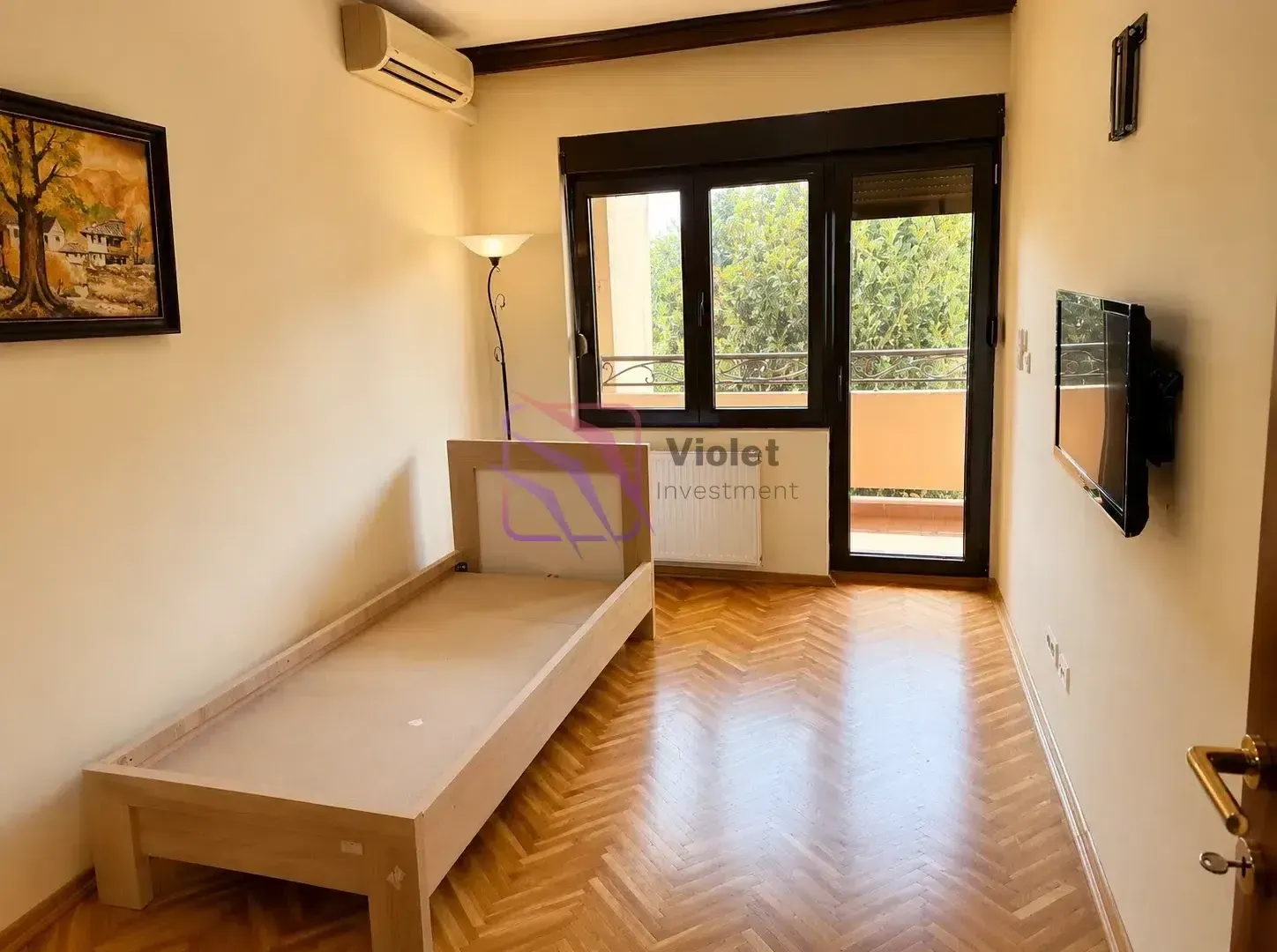 Small bedroom with a bed, parquet flooring, and access to the terrace.