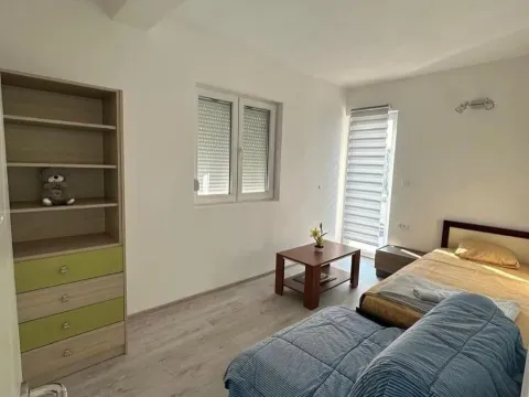 Izdavanje, trosoban stan, 100m², Kavač, Kotor - image 7