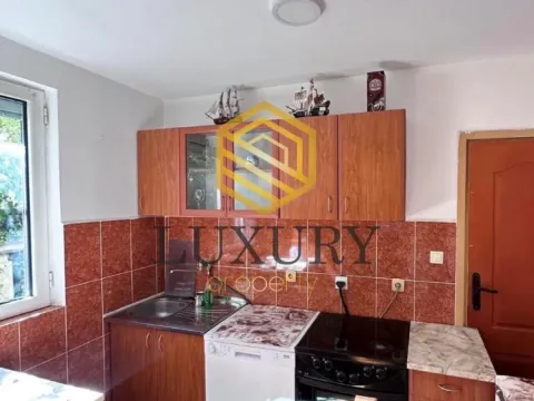 Izdavanje, dvosoban stan, 110m², Tološi, Podgorica - image 7