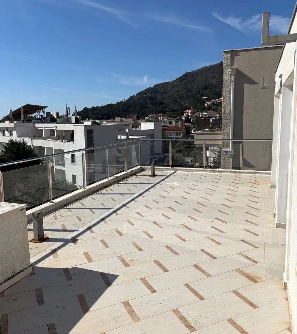 Sale, three bedroom apartment, 171m², Petrovac, Budva