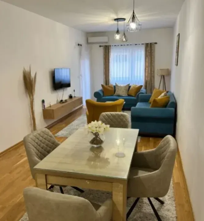 Izdavanje, dvosoban stan, 70m², Tuški Put, Podgorica