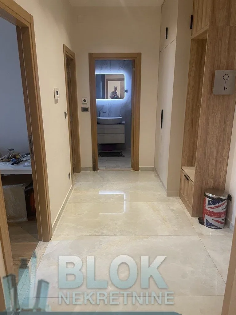 Izdavanje, dvosoban stan, 75m², Podgorica, Crna Gora