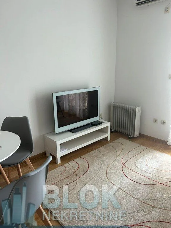 Izdavanje, jednosoban stan, 26m², Blok 6, Podgorica