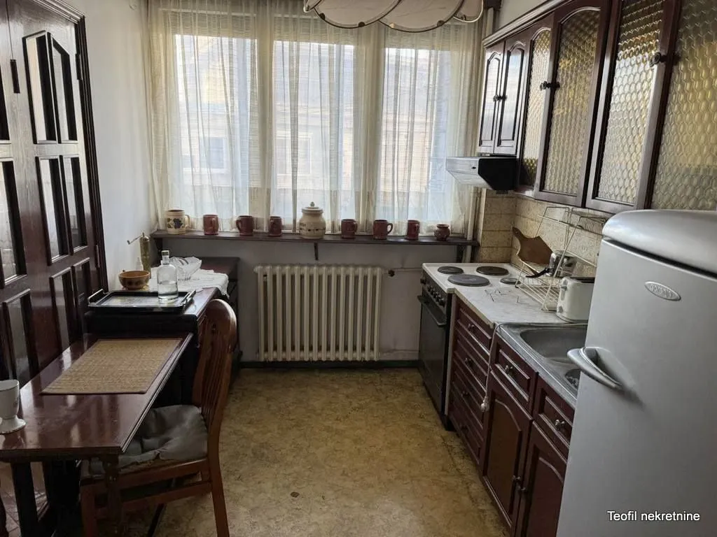 Prodaja, četvorosoban stan, 97m², Centar, Stara Pazova