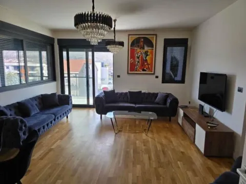 Izdavanje, trosoban stan, 130m², Nova Dalmatinska, Podgorica - image 2