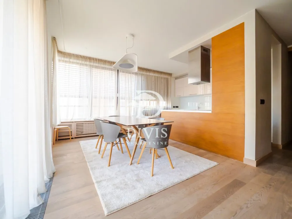 Izdavanje, četvorosoban stan, 132m², Vračar Hram, Vračar Sve Podlokacije