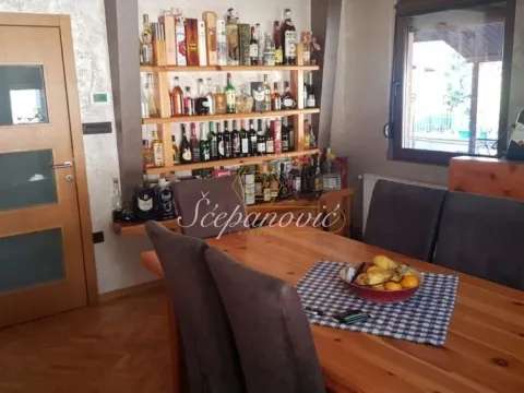 Izdavanje, kuća, 165m², Sremska Kamenica, Petrovaradin - image 2