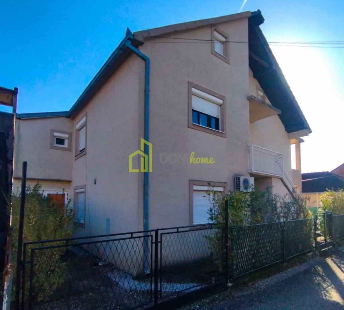 Sale, house, 220m², Tološka šuma, Podgorica