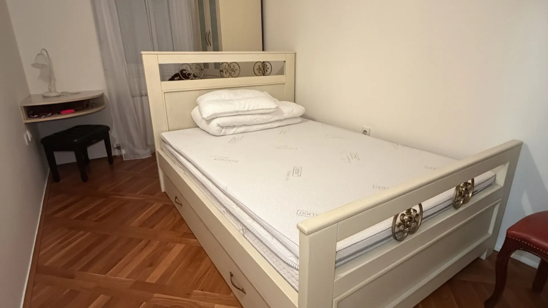 Rent, four bedroom apartment, 120m², Škaljari, Kotor