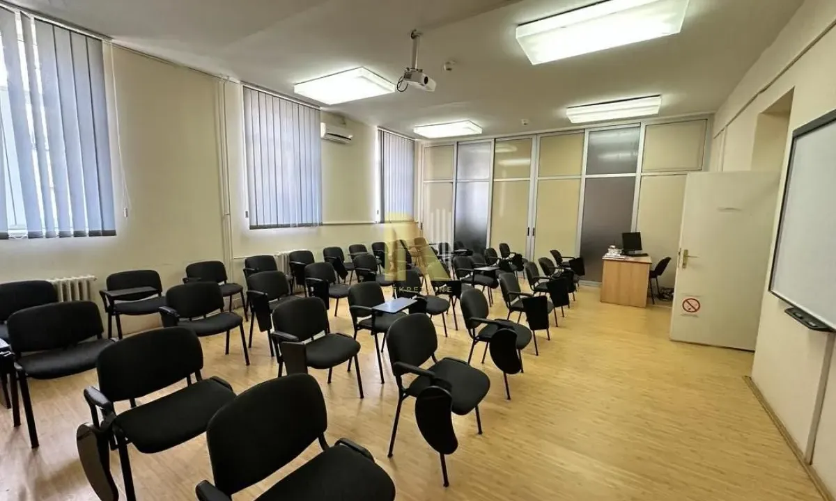 Izdavanje, poslovni prostor, 1000m², Centar, Novi Sad