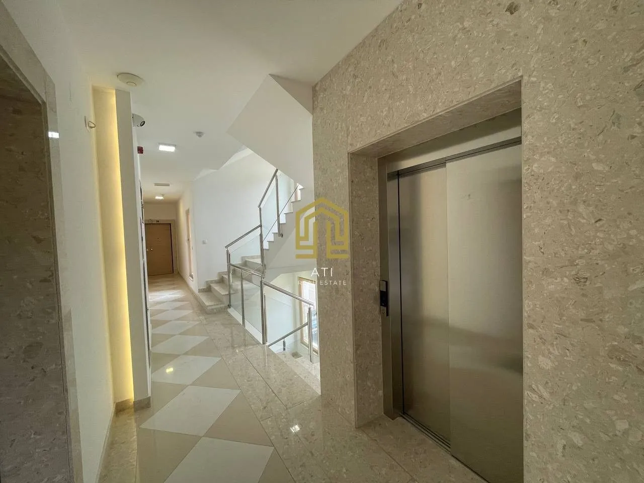 Prodaja, dvosoban stan, 62m², Dobrota, Kotor