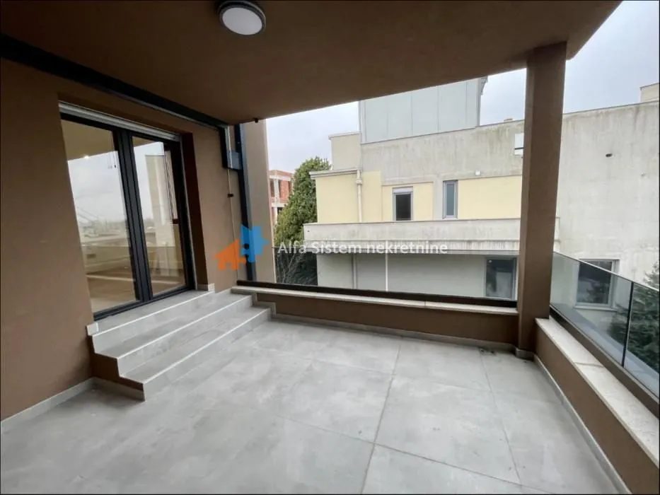 Izdavanje, četvorosoban stan, 174m², Savski Venac, Beograd