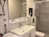 Izdavanje, dvosoban stan, 76m², Bečići, Budva - image 10