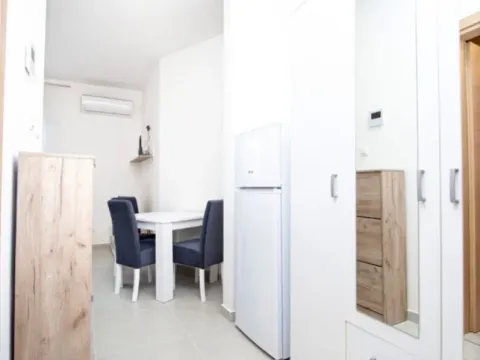 Izdavanje, garsonjera, 35m², Babilonija, Budva - image 3