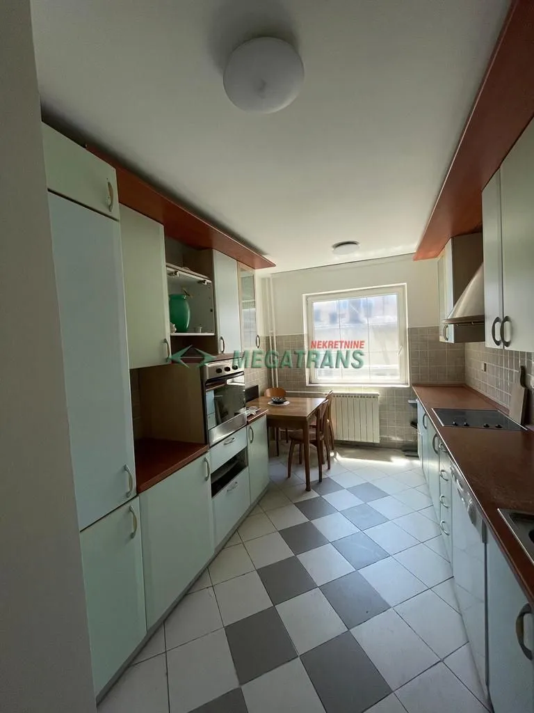 Izdavanje, četvorosoban stan, 130m², Vračar Hram, Vračar Sve Podlokacije