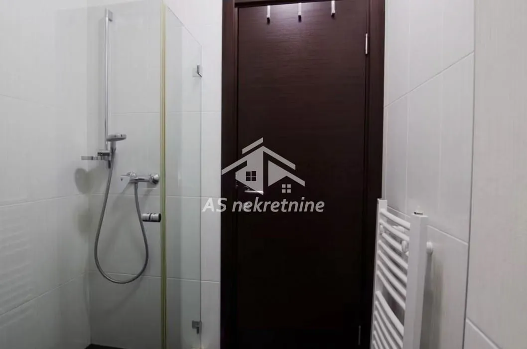 Izdavanje, stan, 160m², Crveni Krst, Beograd