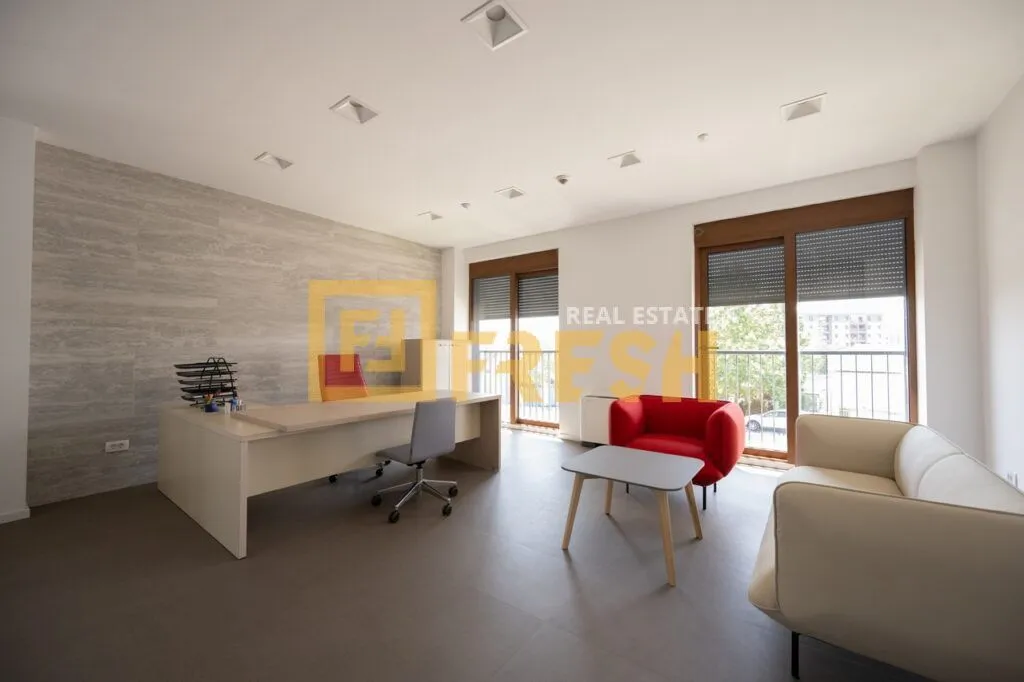 Izdavanje, poslovni prostor, 178m², Preko Morače, Podgorica