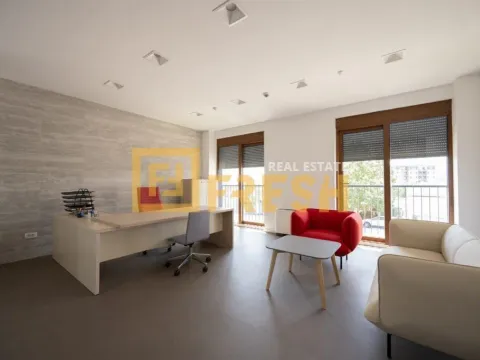 Izdavanje, poslovni prostor, 178m², Preko Morače, Podgorica