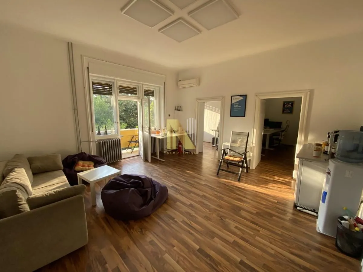 Prodaja, četvorosoban stan, 131m², Centar, Novi Sad