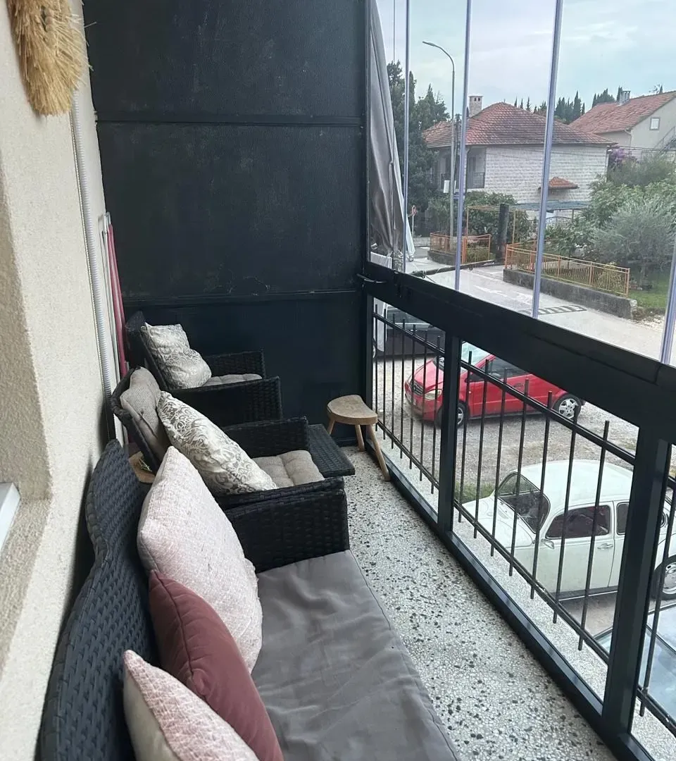 Rent, one bedroom apartment, 55m², Kalimanj, Tivat