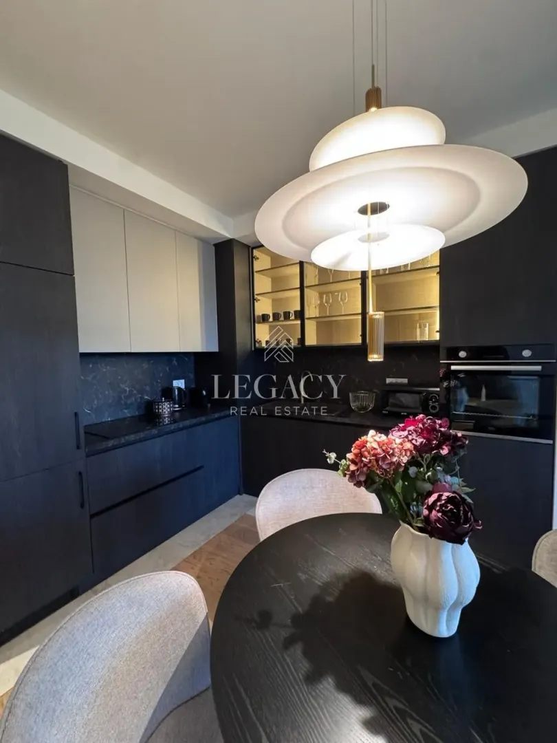 Izdavanje, trosoban stan, 79m², Savski Venac, Beograd