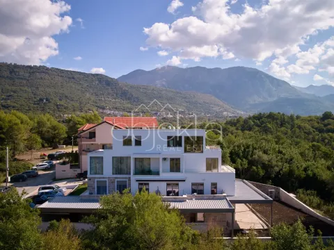 Prodaja, stan, 111m², Tivat, Crna Gora - image 2